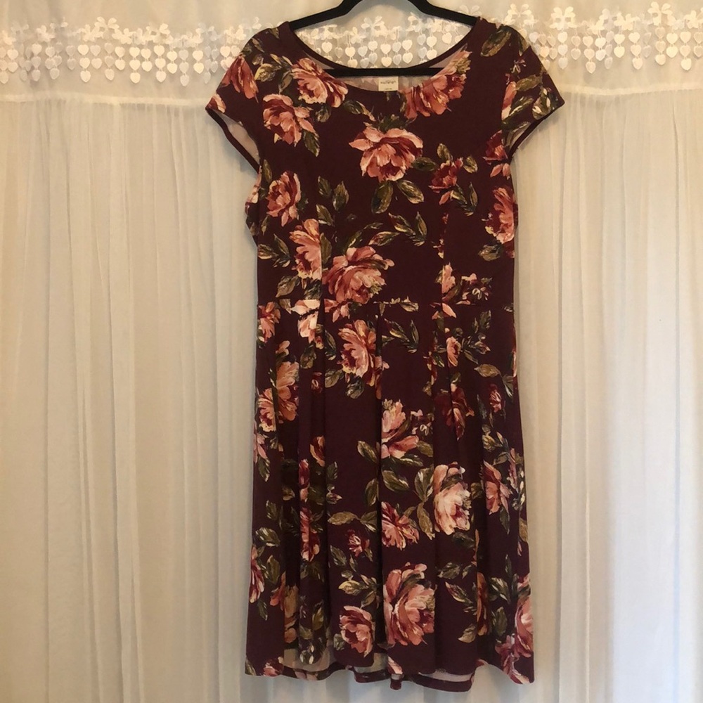 🌻🌻 Kaleigh Red Flowered Midi Dress